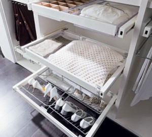 Pull-out wardrobe system